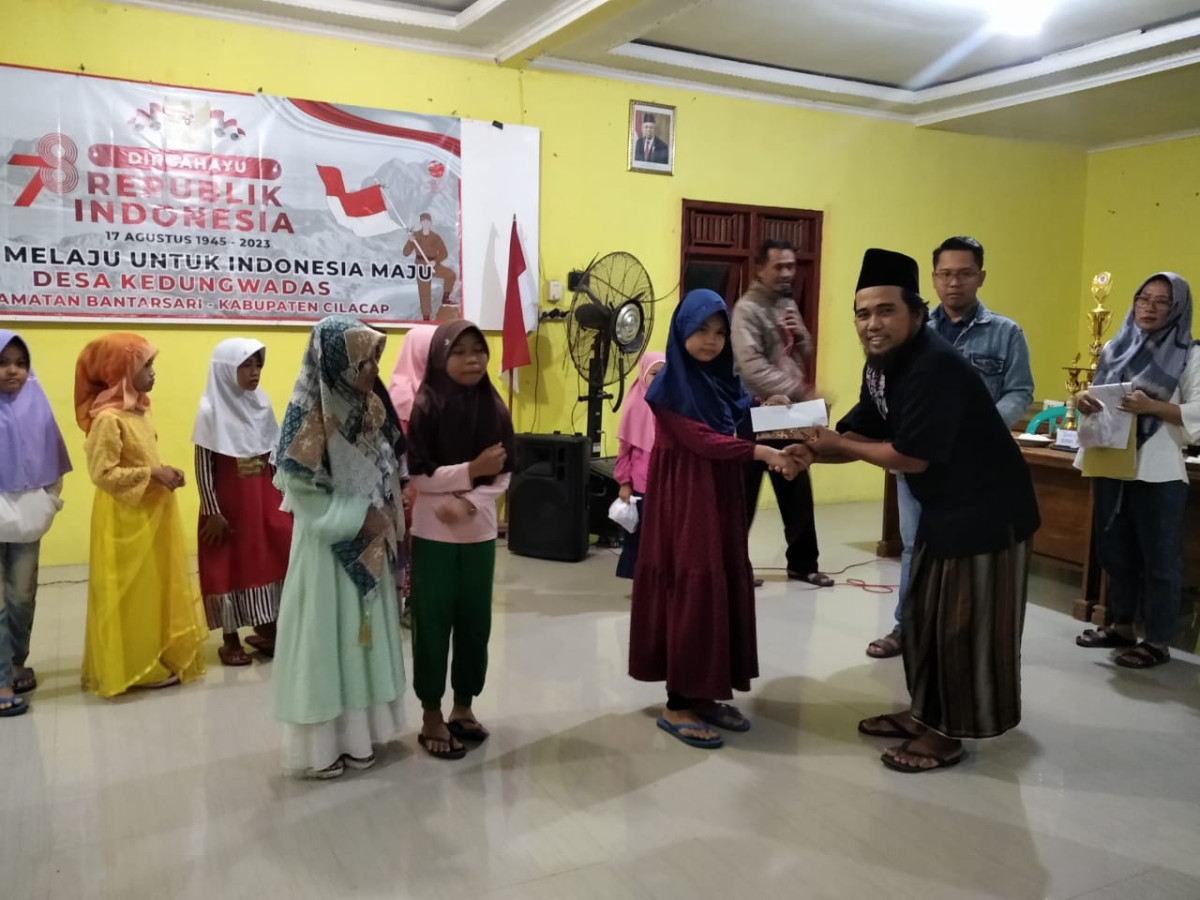 Pembagian Hadiah Lomba 17 Agustus