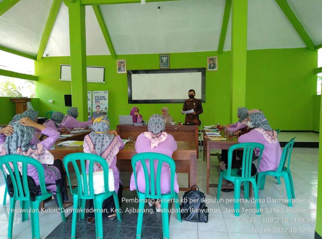 Pembinaan Peserta KB Per 10 Orang di Desa Darmakradenan