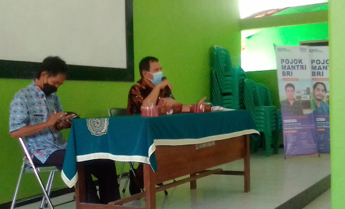 Camat Ajibarang, Bp. PARSONO, S.Sos.,M.Si memberikan materi