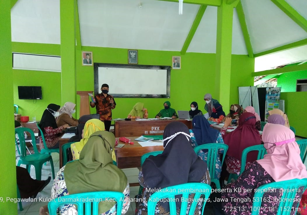 Pembinaan Peserta KB Per 10 Orang di Desa Darmakradenan