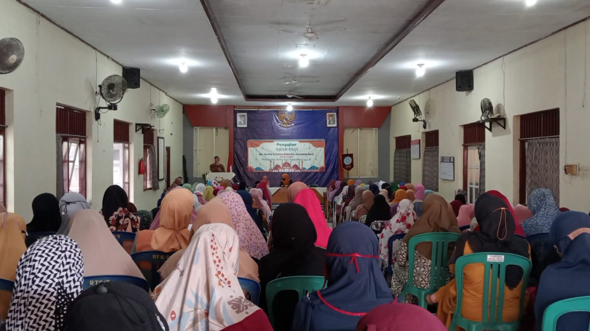 Antusiasnya warga mengikuti pengajian ahad pagi