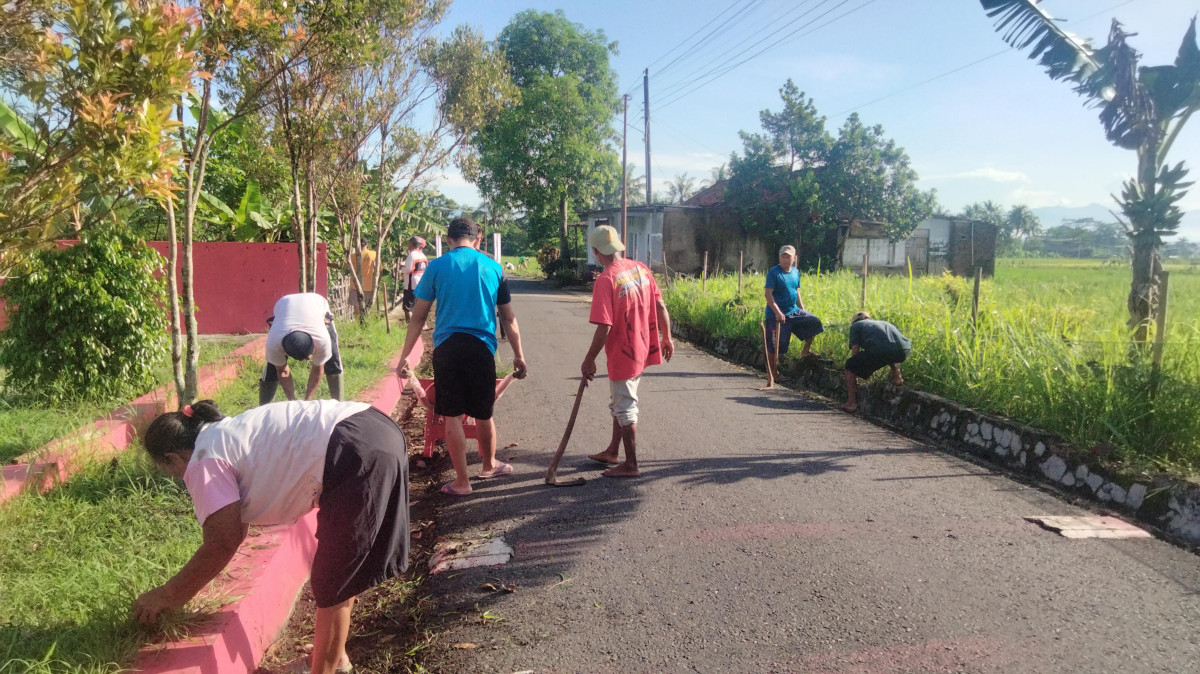 Gotong royong bersih jalan