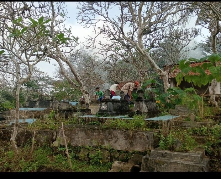 Gotong royong Bersih Makam