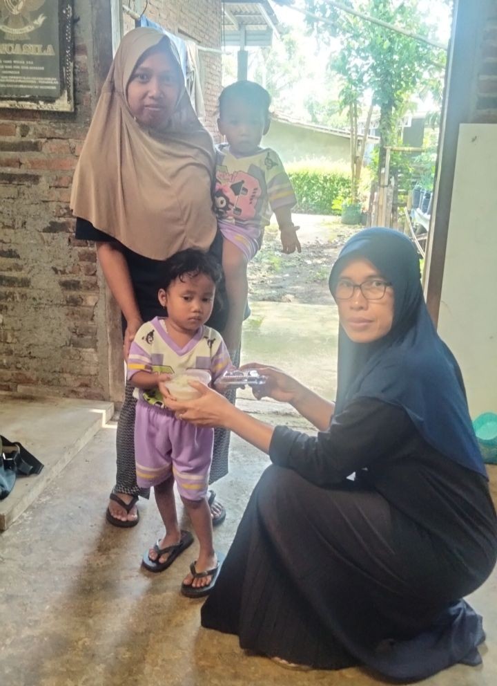 Pemberian PMT balita