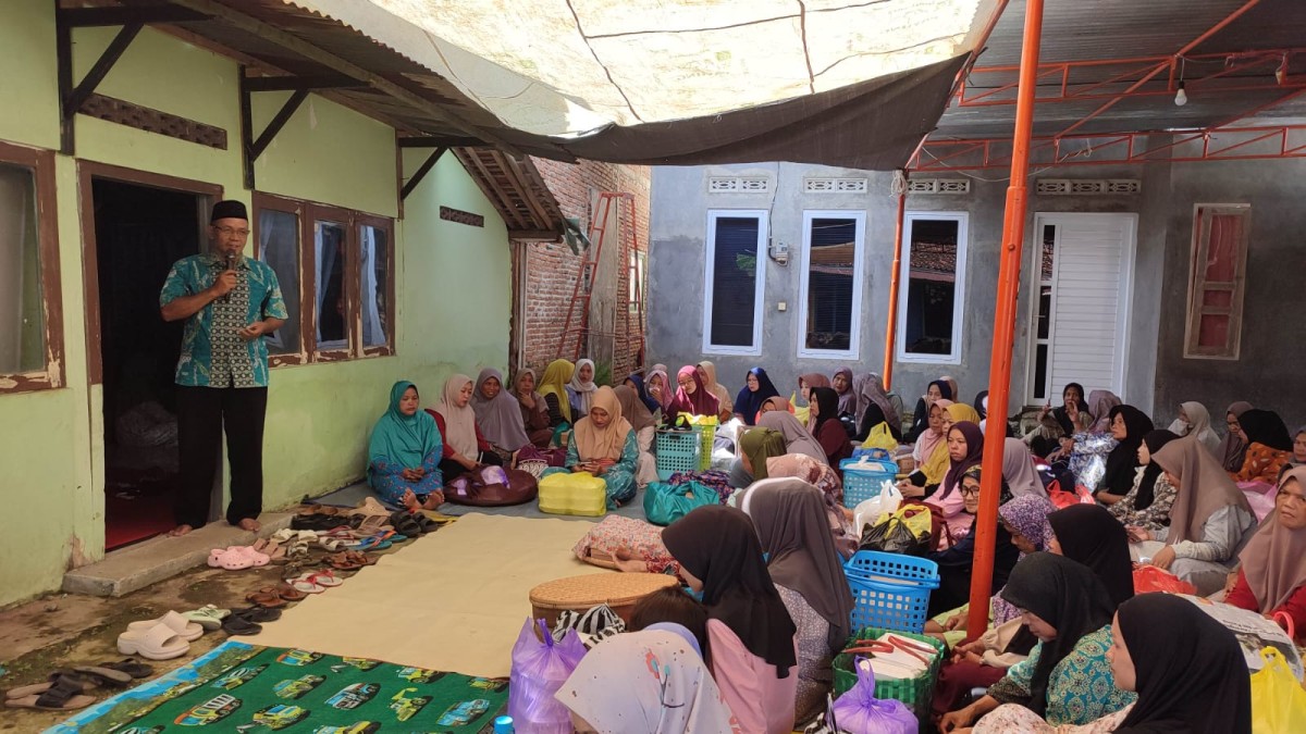 Sadranan dan Resik Kubur kadus 4/kalisat