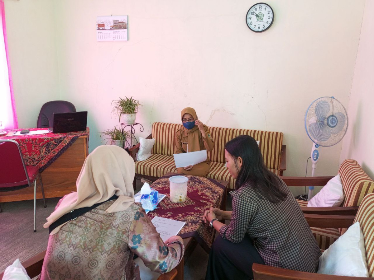 pertemuan dengan lurah terkait pelaporan hasil pelatihan digital kader
