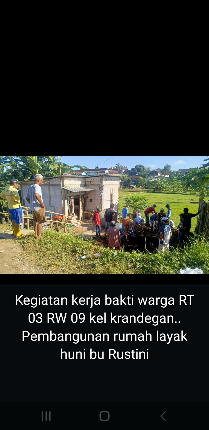 Gotong royong  warga bangunan rumah tidak layak