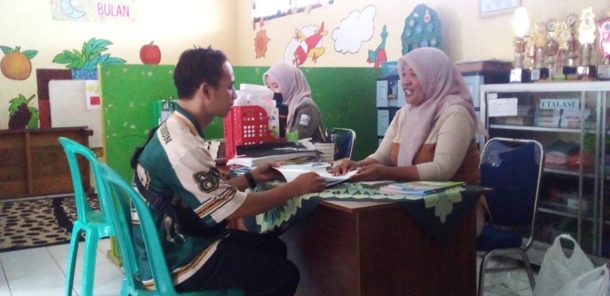 Gerakan ayah teladan memgambil rapot