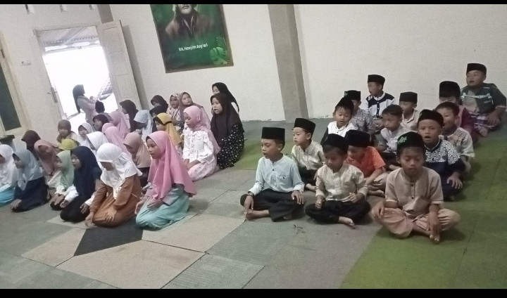 Latihan untuk tampil di acara pengajian Akbar