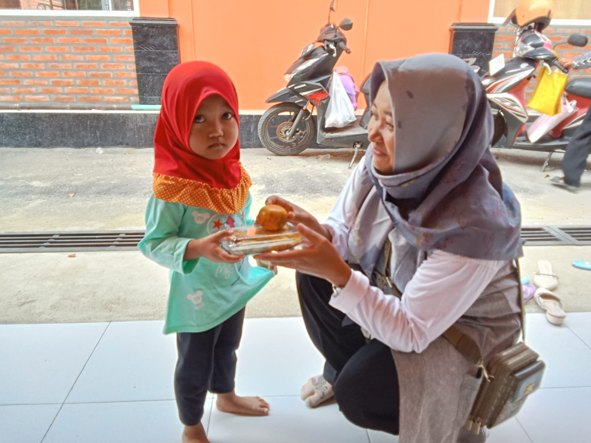 Pemberian PMT Kepada Balita Stunting dan Gizi kurang di Gemeksekti