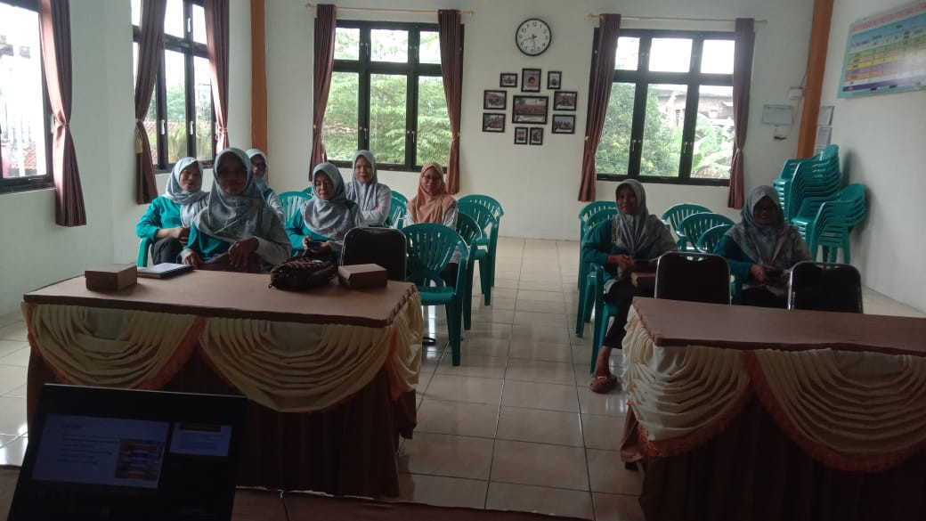 pelatihan STBM bagi Kader Promotor Kesehatan Desa Gemeksekti