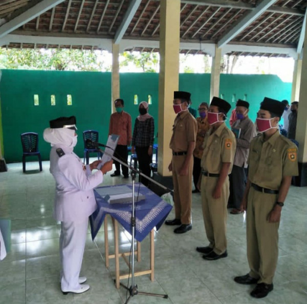 PENGAMBILAN SUMPAH DAN JANJI PERANGKAT DESA TRIWARNO