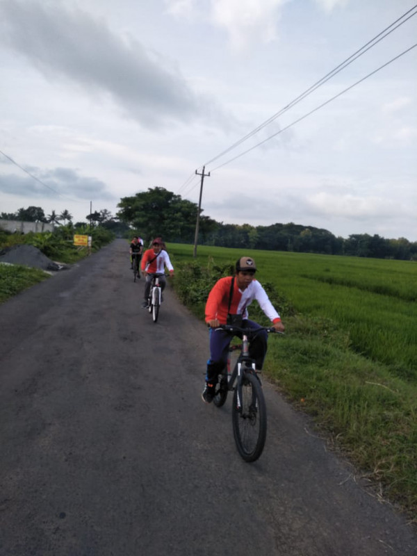 Semangat gowes dengan tetap menjaga jarak