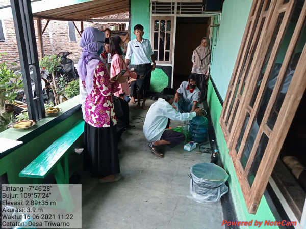 PROGRAM SEKOLAH PERTANIAN MERUPAKAN SARANA PENINGKATAN PENGETAHUAN PETANI