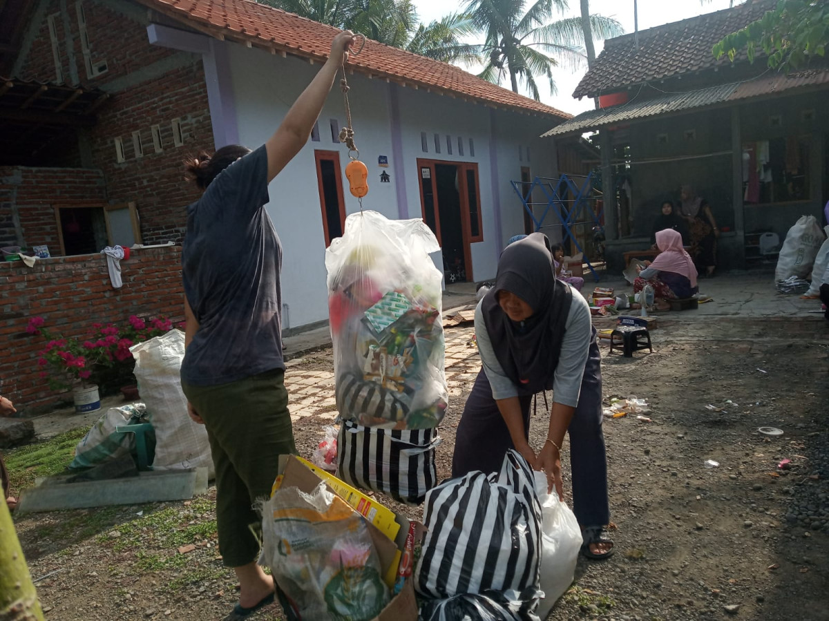 PENIMBANGAN BANK SAMPAH