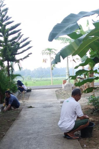 Tetap Laksanakan Kerja Bakti dengan menjaga jarak