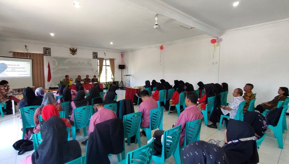 Penyuluhan Kampung KB dan Pertemuan Rutin PPKBD Kecamatan Kertek