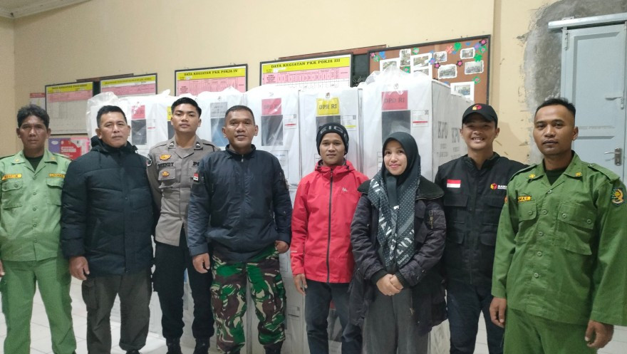 Logistik Pemilu telah tiba di PPS, area steril dengan penjagaan ketat Polri, TNI, Linmas, PPS dan PKD