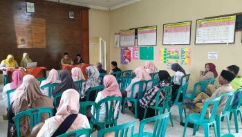 Perkuat Ketahanan Pangan. PKB Kec. Kertek Melaksanakan Pembinaan Ketahanan Pangan Keluarga Resiko Stunting Desa Candimulyo