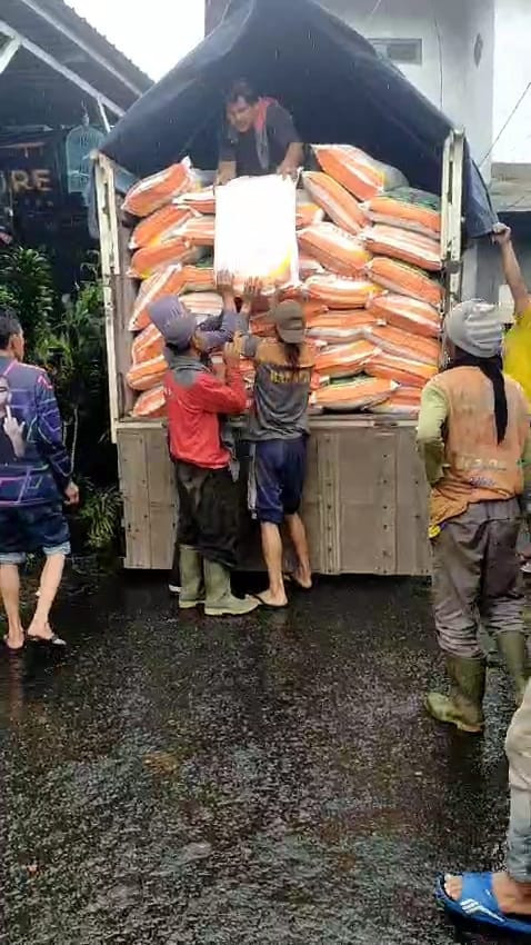 Kelompok Tani Metro Mendapatkan Bantuan Pupuk Fertila dari Provinsi