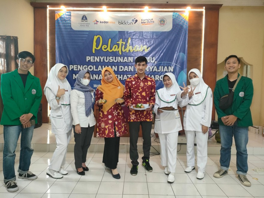 Pelatihan Penyusunan Menu Pengolahan dan Penyajian Makanan Sehat Keluarga Bagi Ibu Hamil dan Keluarga Resiko Stunting
