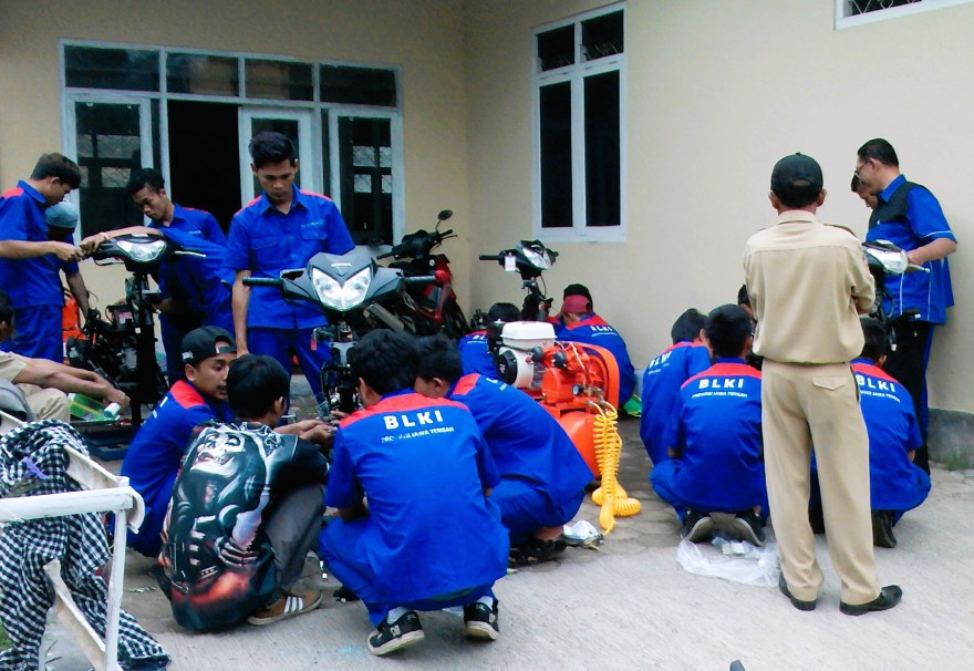 Pelatihan Mekanik Sepeda Motor Mendorong Semangat Enterpreneur Remaja Desa