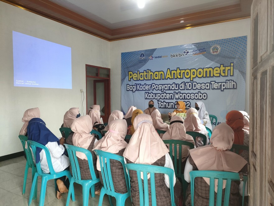 Pelatihan Antropometri Bagi Kader Posyandu Desa Candimulyo