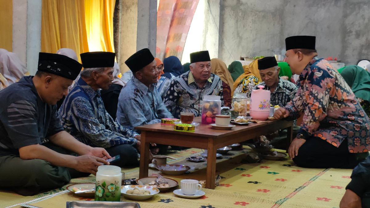 Pemerintah Desa menyelenggarakan halalbihalal bersama guru (TK, SD, SMP) dan Komite Sekolah : Halalbihalal adalah kebersamaan dalam pendidikan yang menciptakan lingkungan inklusif