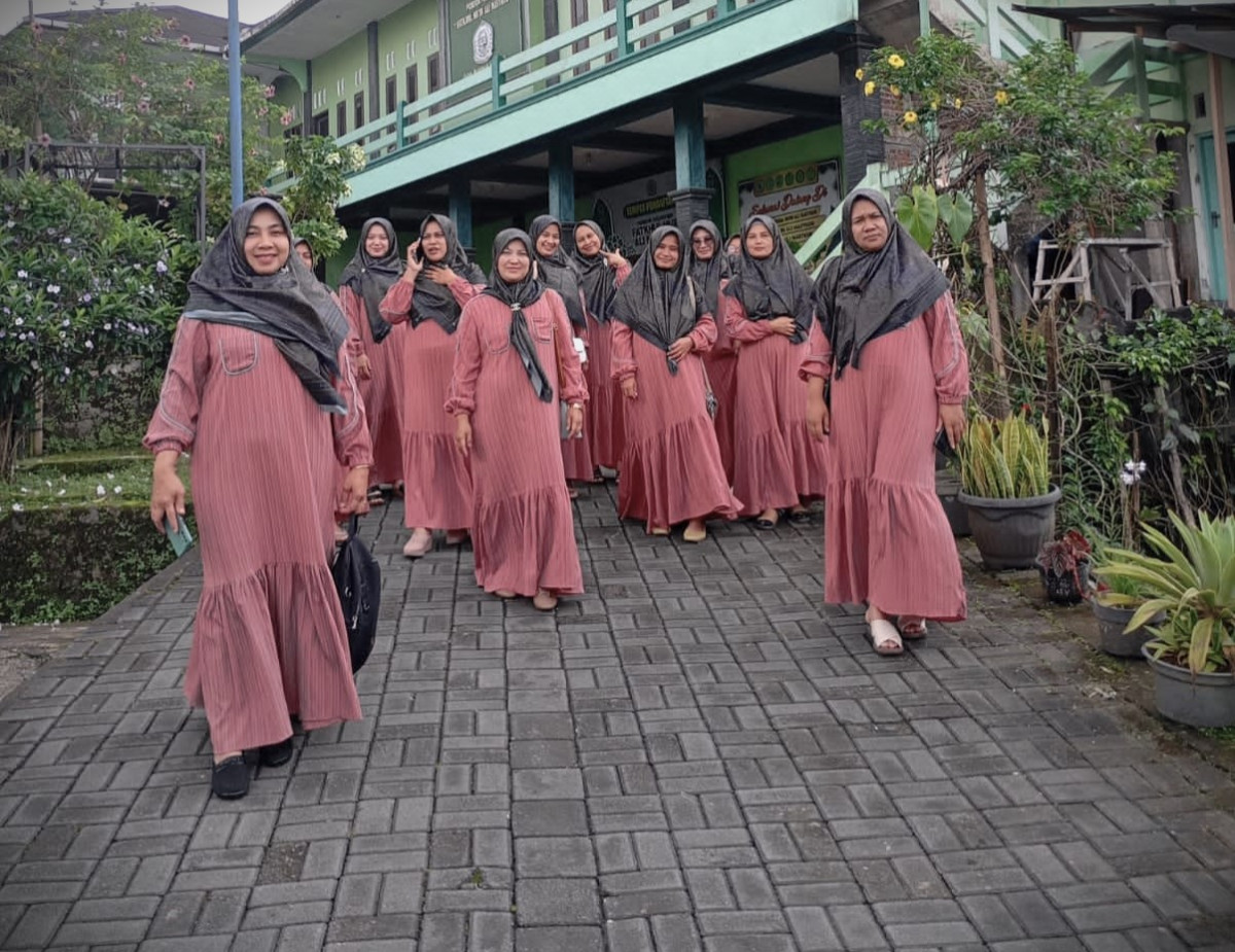 Fatayat Nu: Selamat Hari Kartini.Islam mengakui kedudukan perempuan. Gagasan Kartini menginspirasi untuk berani melawan stereotip dan diskriminasi