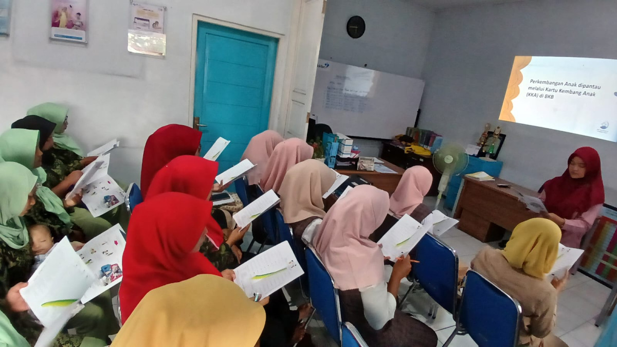 Penyuluh Keluarga Berencana (PKB) Kec. Kertek - Pembinaan Kader Bina Keluarga Balita (BKB) Desa Candimulyo Penting untuk Meningkatkan Pelayanan dan Keahlian
