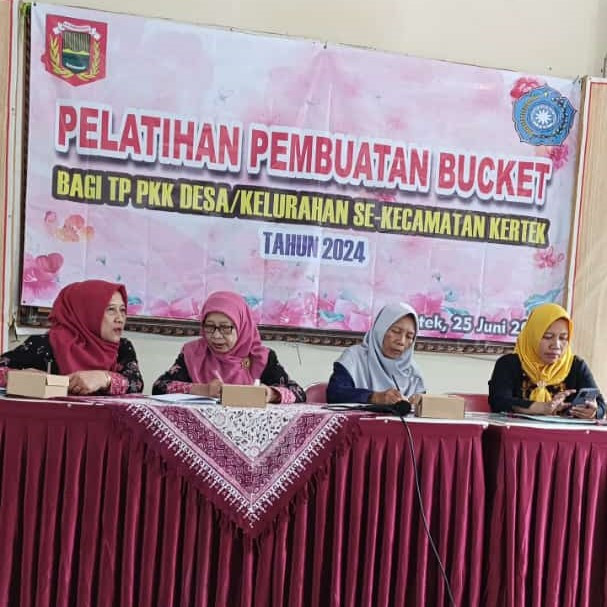 Pelatihan Pembuatan Bucket - Meningkatkan Keterampilan dan Berkontribusi bagi Kesejahteraan Keluarga