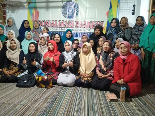 Sosialisasi Pola Asuh Anak Remaja di Era Digital - Membantu orang tua memahami dan menghadapi tantangan yang muncul dalam pengasuhan anak di era digital