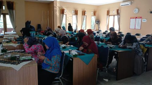 Promosi dan pemasaran koperasi dan UMKM - Memotivasi keluarga untuk menjadi anggota koperasi dan meningkatkan pendapatan keluarga