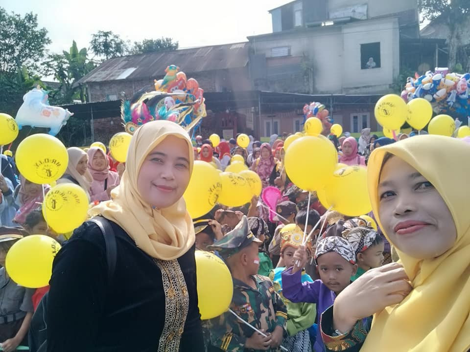 Karnaval TK Pertiwi - Dengan semangat kemerdekaan kita wujudkan genarasi unggul dan berkarakter