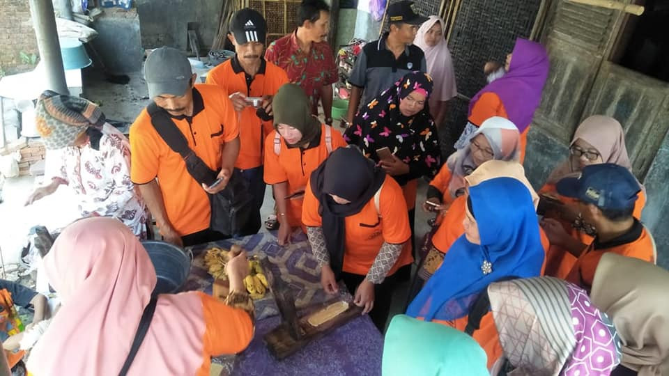 UMKM Candimulyo Studi Lapangan Usaha Mikro Kecil dan Menengah pengolahan aneka pisang di desa Mangli