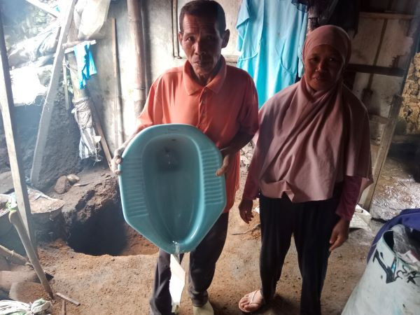 Pemicuan Sanitasi Total Berbasis Masyarakat (STBM) – Stimulan bantuan meningkatkan kesehatan masyarakat dan mencegah penyakit yang terkait dengan sanitasi.