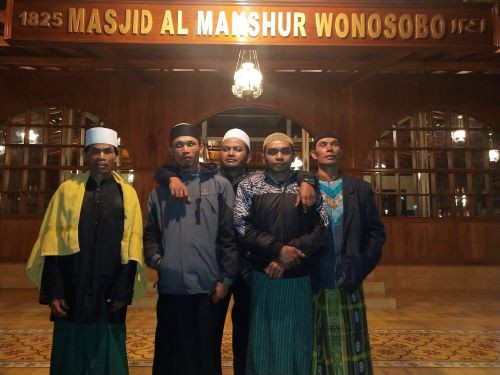 Pendidikan dan layanan Agama bagi keluarga dan masyarakat - Tradisi Ziarah Makam Leluhur