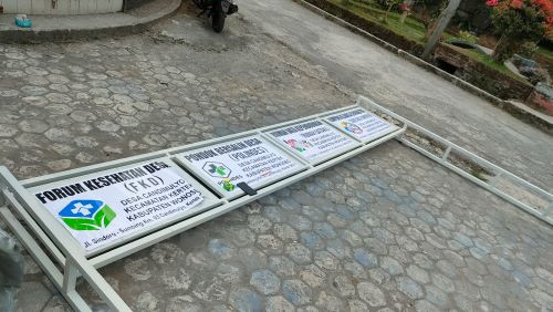 Papan sekretariat Kampung KB Abhinaya - Penanda dan implementasi program Kampung Keluarga Berkualitas