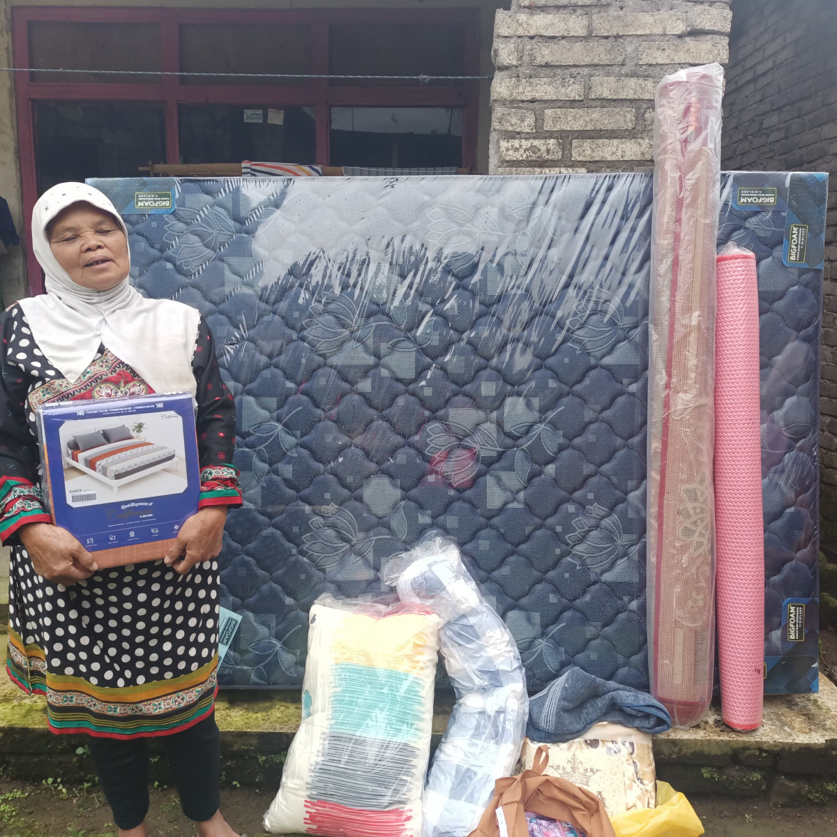 Dinsos Kab Wonosobo bersama Pemdes Candimulyo menyalurkan Bantuan Asistensi Rehabilitasi Sosial (ATENSI) kepada orang OODGJ