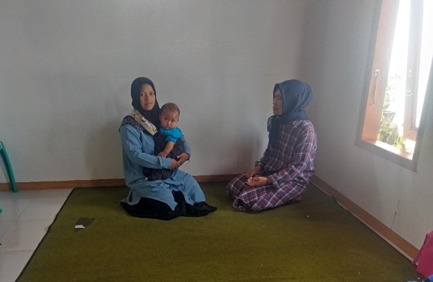 Edukasi Pola Asuh dan Perawatan Bayi - Menjauhkan dari Kontaminasi Asap Rokok : Sabar - Sahabat Bayi Anti Rokok