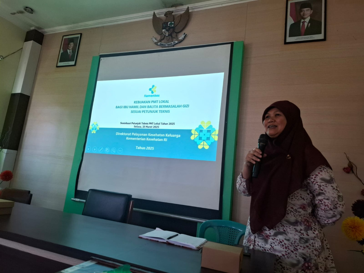 Pokja Kampung KB Abhinaya desa Candimulyo mengikuti sosialisasi petunjuk teknis PMT lokal di puskesmas Kertek 2