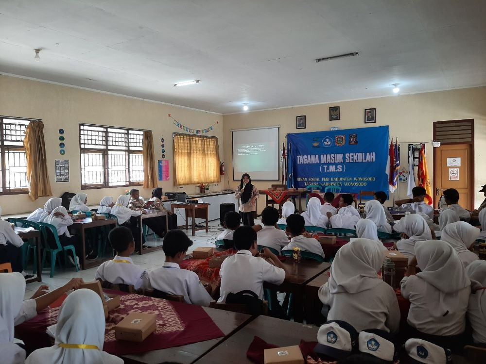 Tagana Masuk Sekolah (TMS) di SMP 4 Kertek – Wonosobo wilayah tangguh bencana