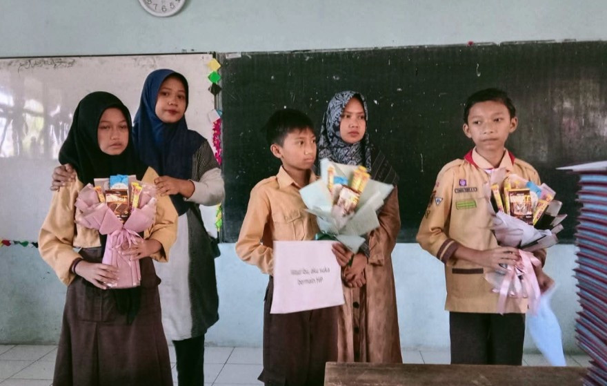 Tak Ada yang Tertinggal: Kampung KB Abhinaya Candimulyo Berikan Apresiasi bagi Siswa Berprestasi dan Dukungan bagi yang Berjuang