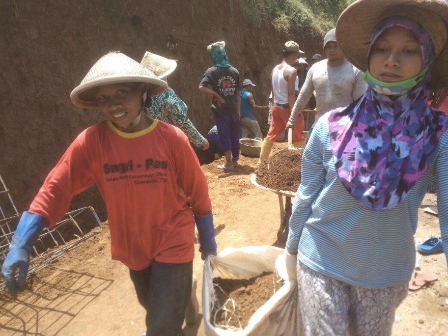 Gotong Royong di Era Modern: Bertransformasi, Namun Tak Kehilangan Esensi