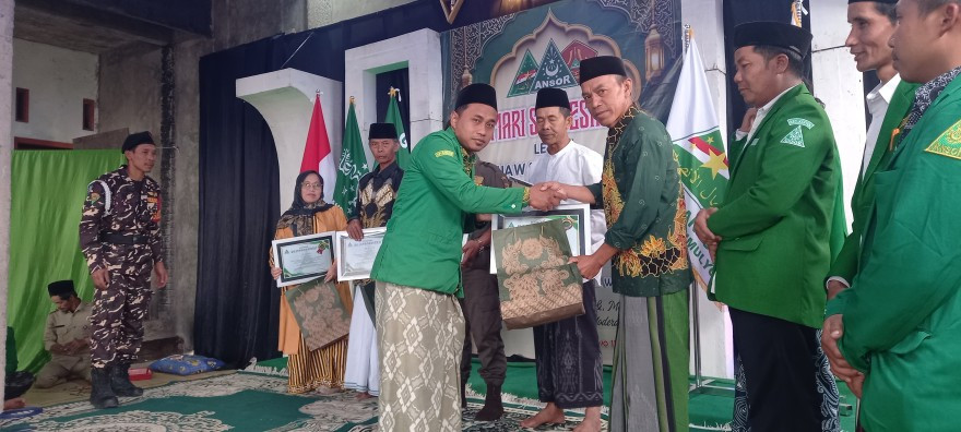 Lumbung Pengabdian Candimulyo: Kepala Desa Beri Penghargaan Tokoh Anshor dan Banser Lintas Generasi