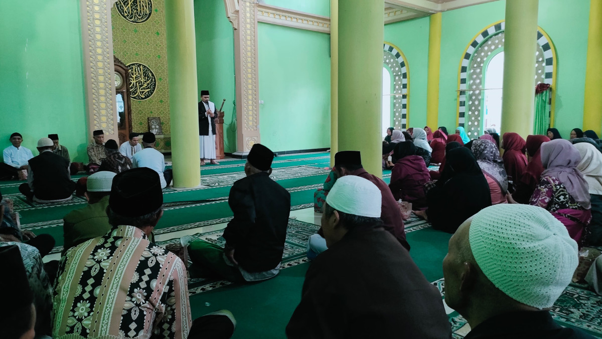 Hubungan Baik dengan Tetangga, Investasi Terbaik Akhirat - Pesan Dr. Achmad Fauzi, M.Ag Hangatkan Kajian Slapanan Candimulyo