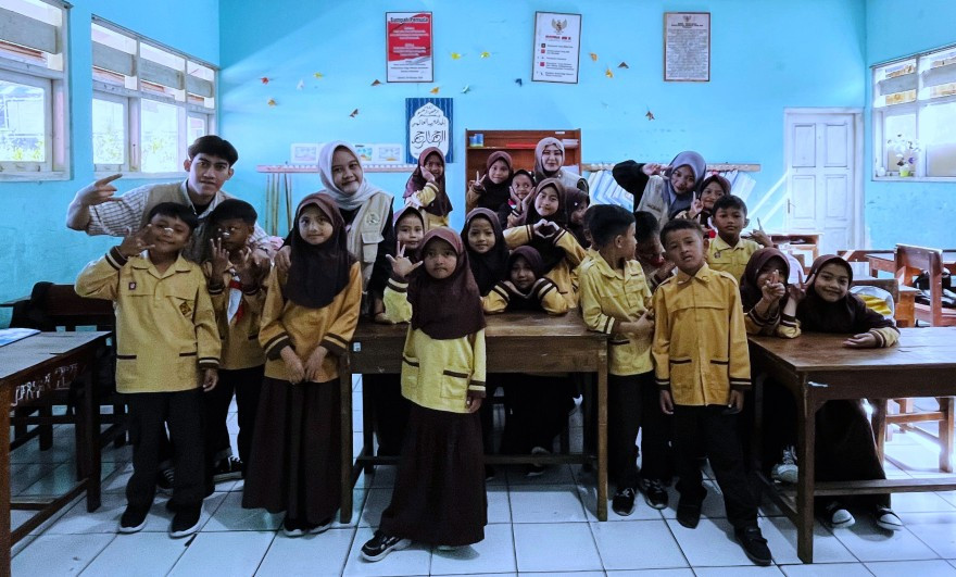 Meniupkan Ruh Literasi Dari SD Candimulyo