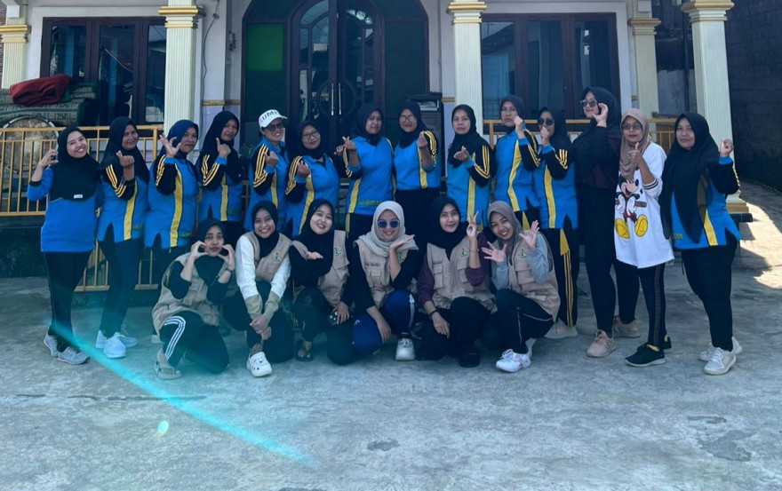 Jumat Berkah: Aksi Bersih Mushola & Senam Sehat, Teladan Gaya Hidup Muslimah Produktif
