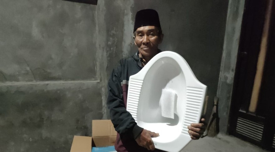 'Jas Setan' Hadirkan Jamban Layak, Angkat Martabat Warga