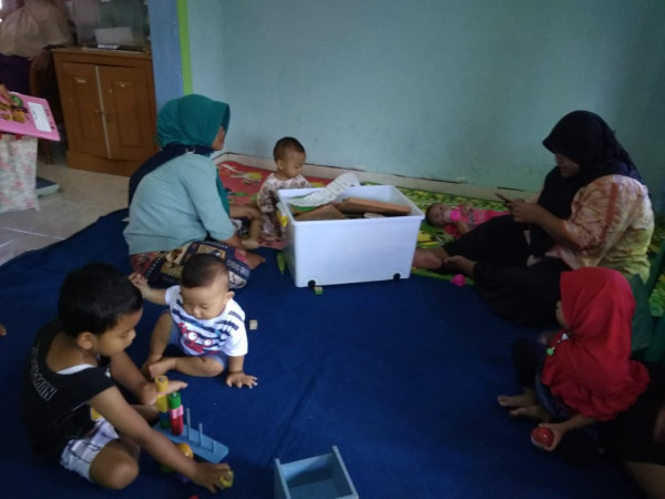 Ibu Balita sedang sharing dengan ibu balita lainnya